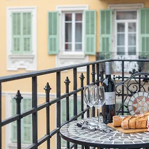 Lovely With Terrace Centre , Nice France